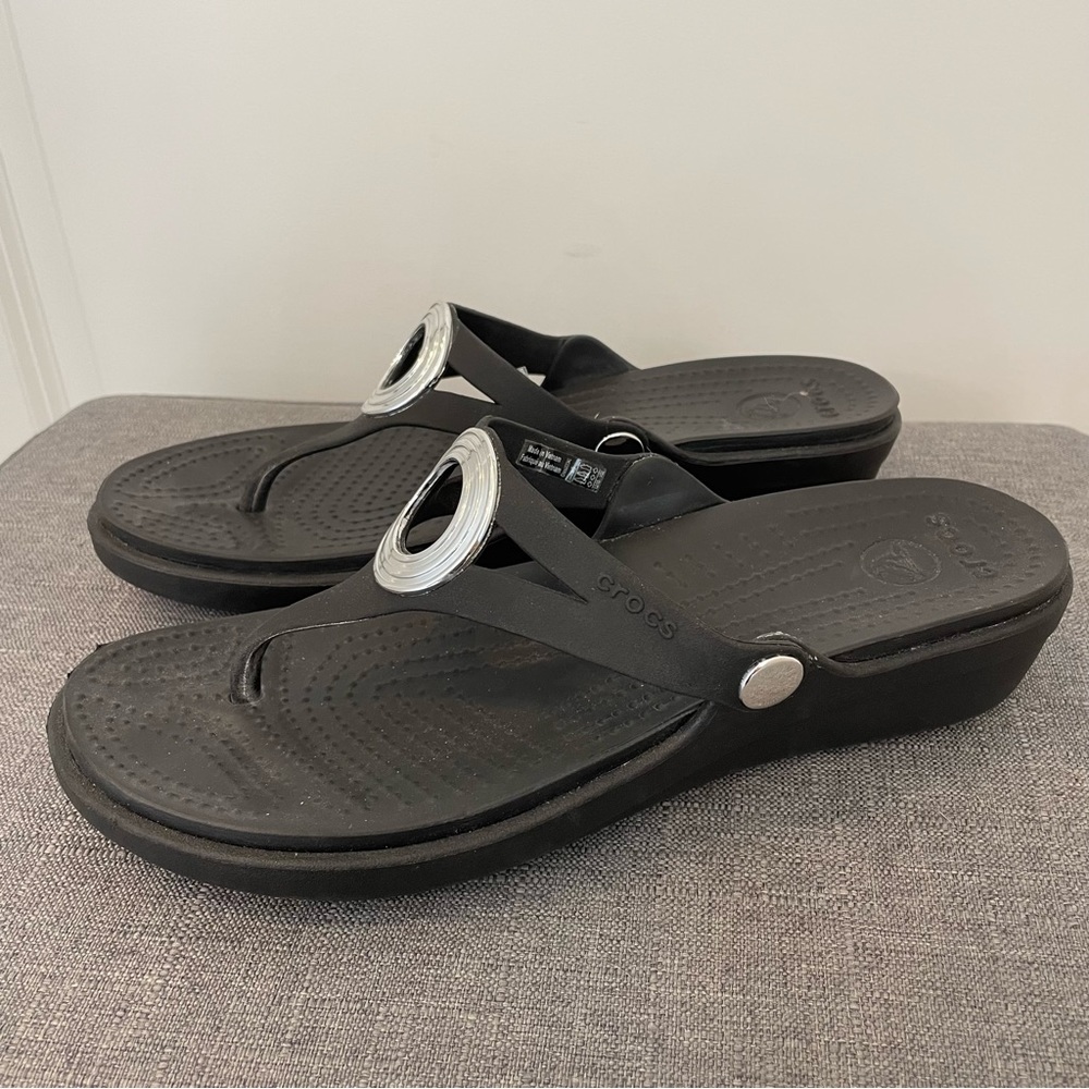 sanrah embellished wedge flip